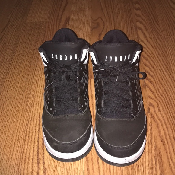 Jordan Basketball shoe black and white - Picture 1 of 5